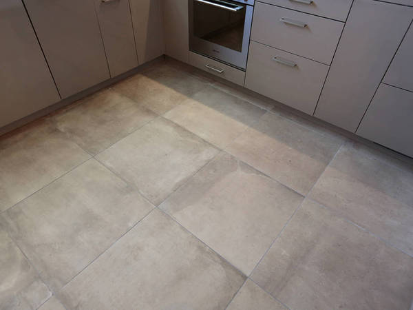 Carreaux de 60x60 cm en gris-beige
